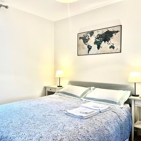 The Room King Size Bed And Private Bathroom Dublin Exterior photo