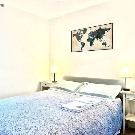 The Room King Size Bed And Private Bathroom Dublin Exterior photo