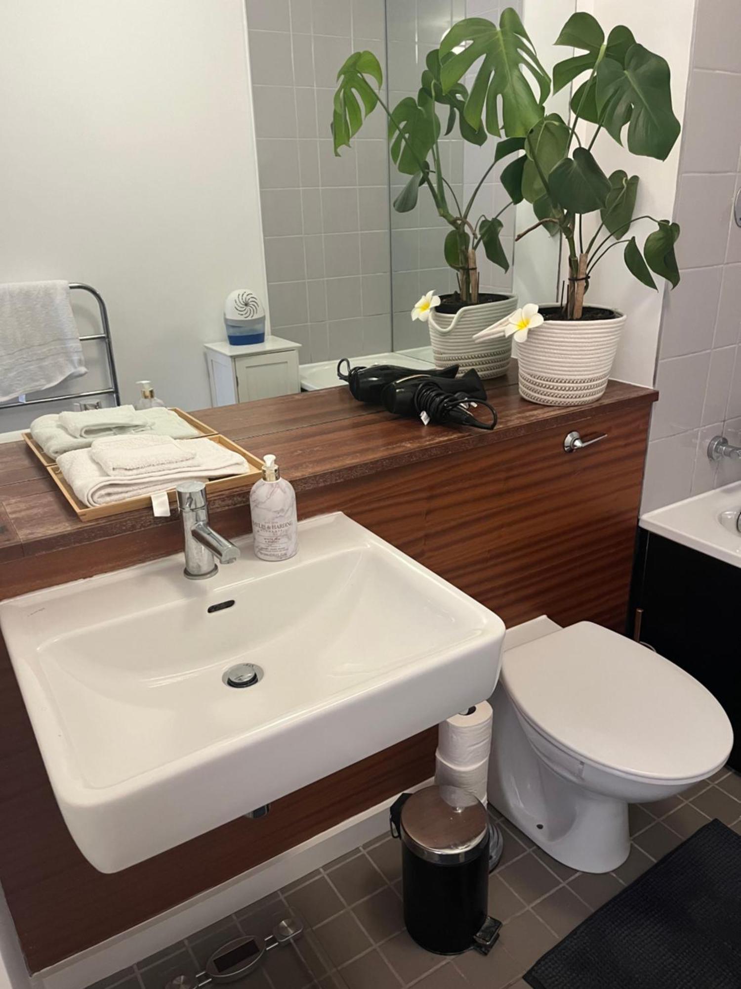 The Room King Size Bed And Private Bathroom Dublin Exterior photo