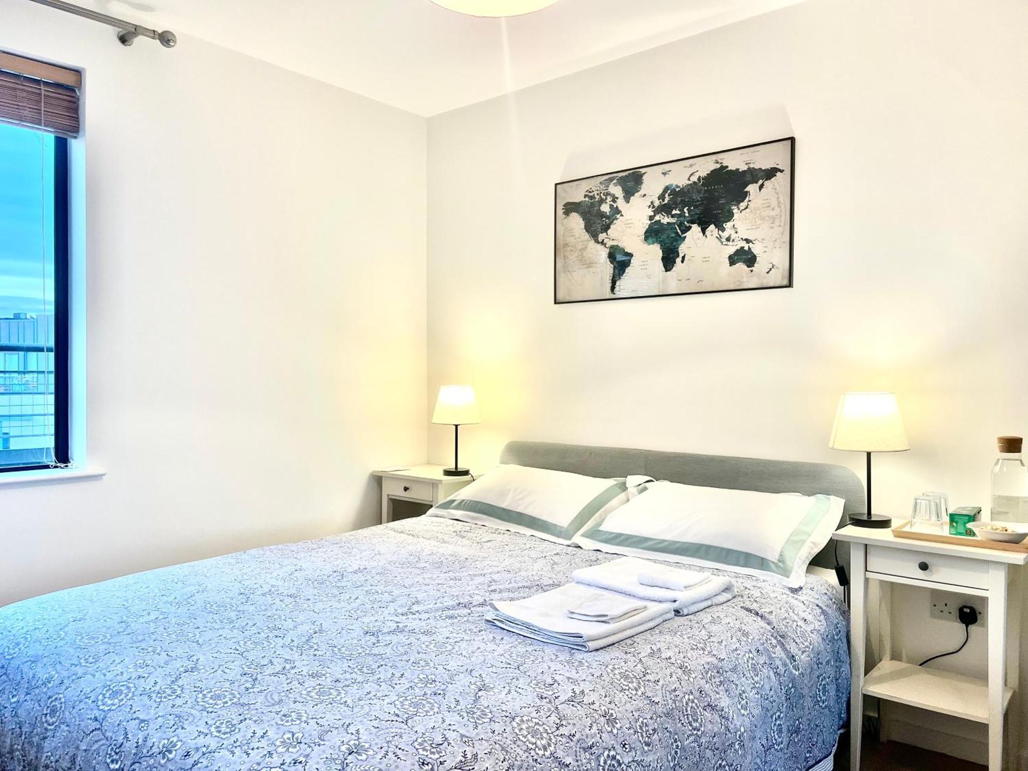 The Room King Size Bed And Private Bathroom Dublin Exterior photo
