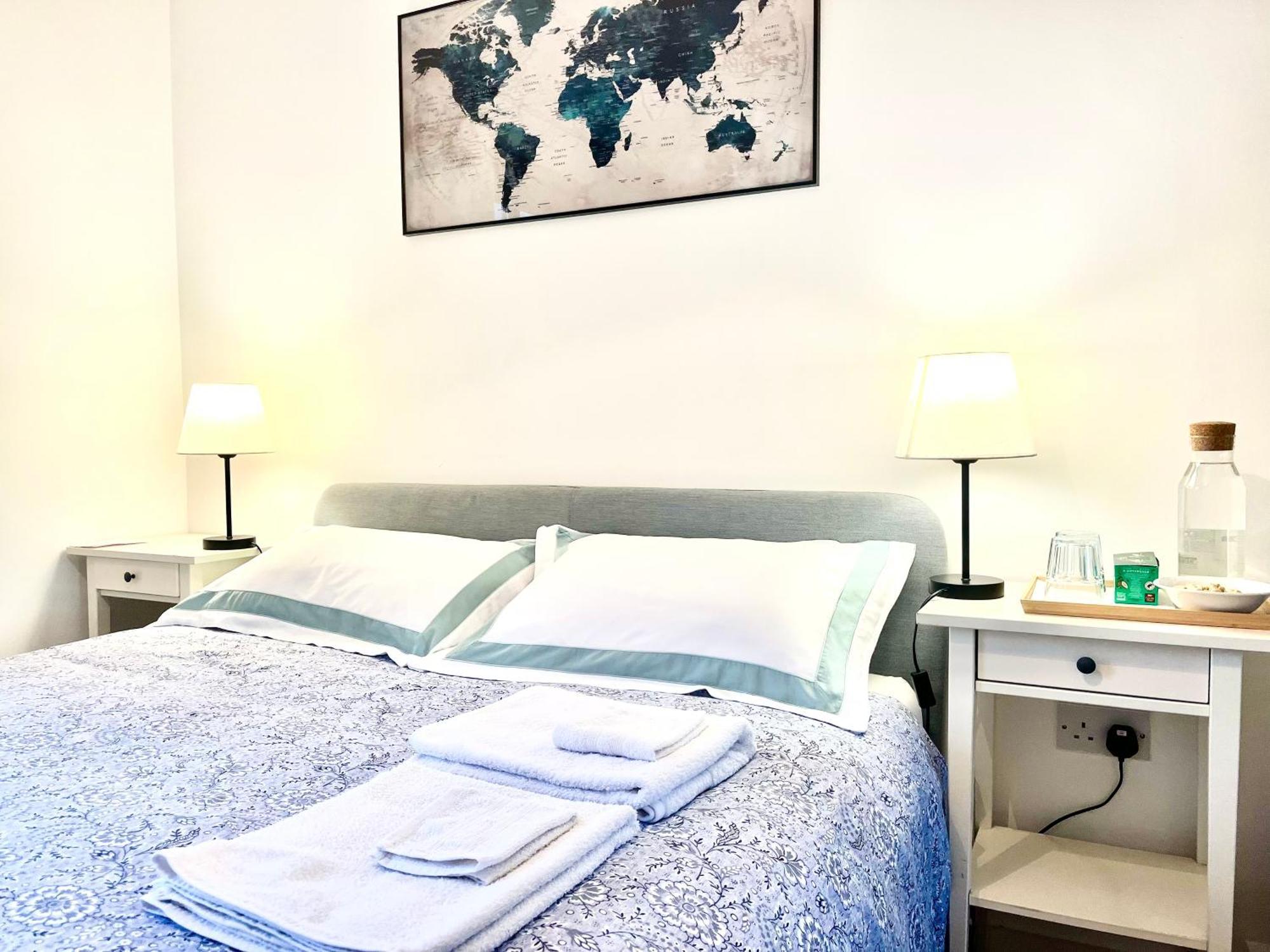 The Room King Size Bed And Private Bathroom Dublin Exterior photo